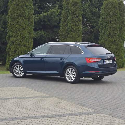 Skoda Superb III 2018 — zdjęcie 17