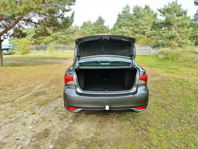 Toyota Avensis III facelifting 2013 — zdjęcie 9