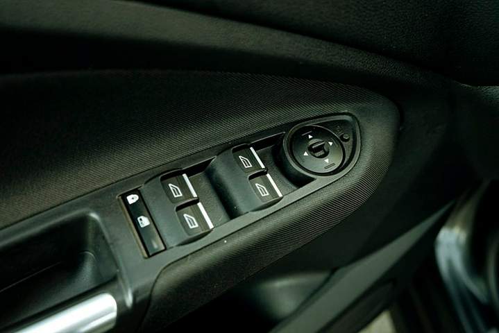 Ford C-MAX II facelifting 2016 — zdjęcie 10