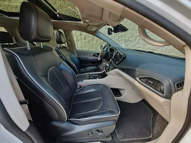Chrysler Pacifica RU facelifting 2021 — zdjęcie 13
