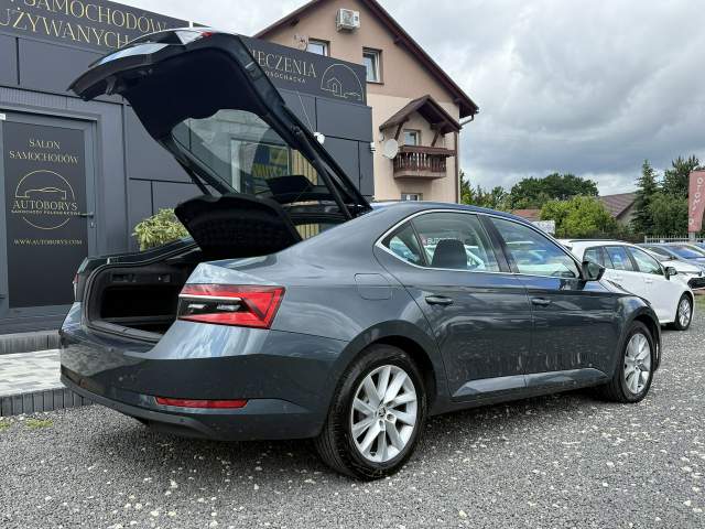 Skoda Superb III facelifting 2021 — zdjęcie 35