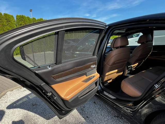 BMW 7 serii V (F01/F02/F04) 2011 — zdjęcie 12