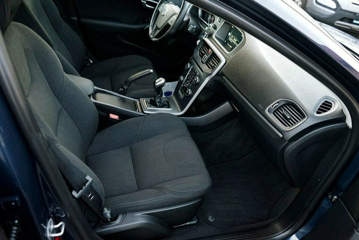 Volvo V40 II 2015 — zdjęcie 17