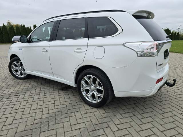 Mitsubishi Outlander III facelifting 2014 — zdjęcie 13