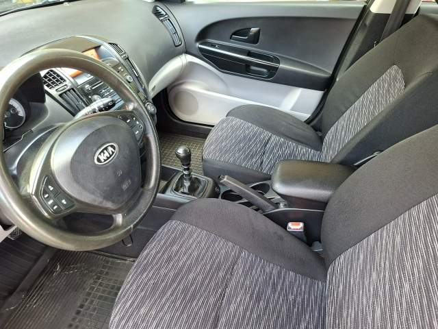 Kia Ceed I 2009 — zdjęcie 5