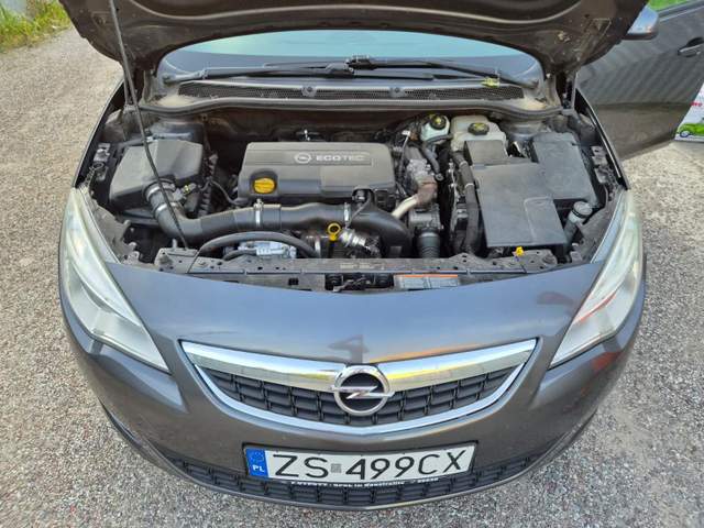 Opel Astra J 2010 — zdjęcie 6