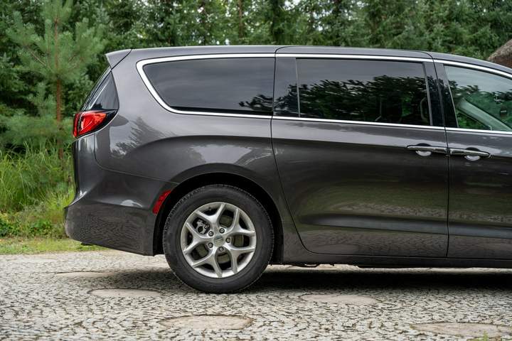 Chrysler Pacifica RU 2019 — zdjęcie 17