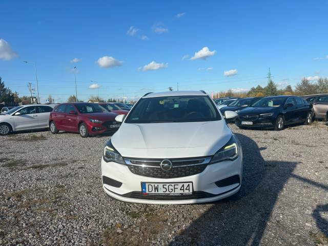 Opel Astra K 2019 — zdjęcie 2