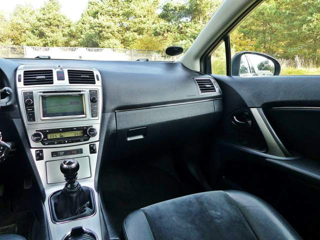 Toyota Avensis III facelifting 2013 — zdjęcie 37
