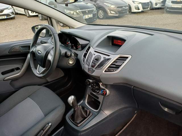 Ford Fiesta Mk6 facelifting 2014 — zdjęcie 12