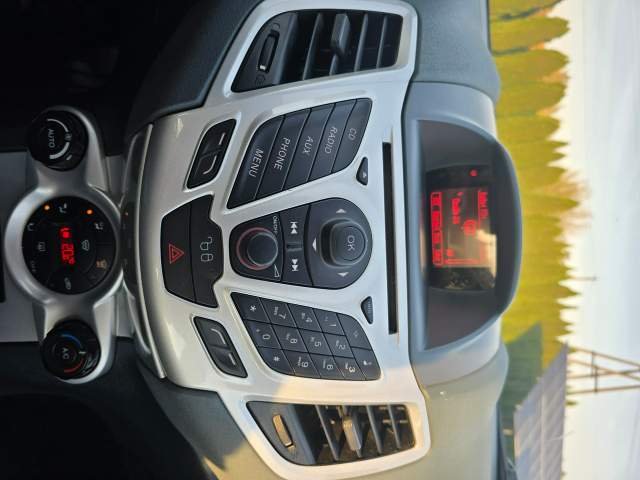 Ford Fiesta Mk6 2011 — zdjęcie 28