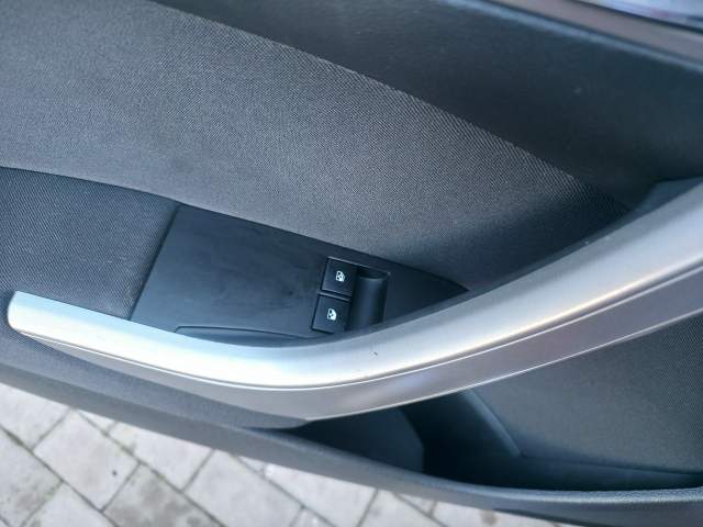 Opel Astra J 2010 — zdjęcie 23
