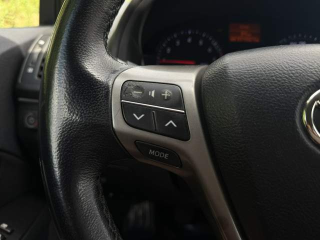 Toyota Avensis III facelifting 2013 — zdjęcie 17