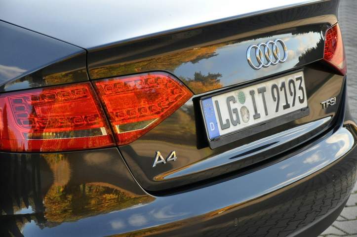 Audi A4 IV (B8) 2011 — zdjęcie 16