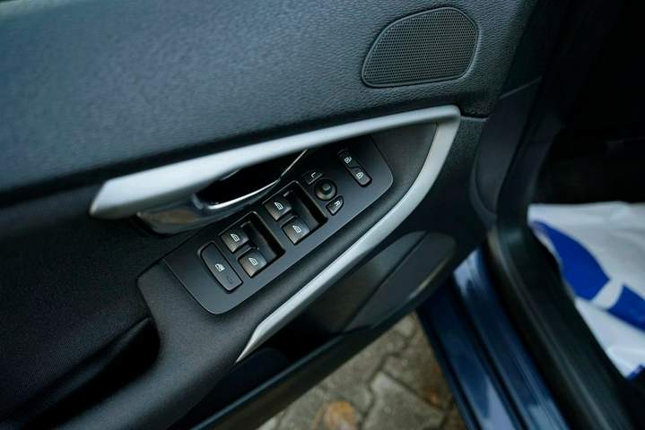 Volvo V40 II 2015 — zdjęcie 15