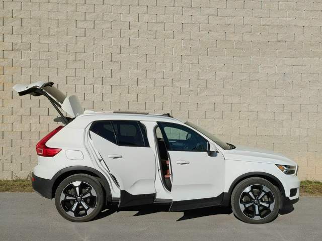 Volvo XC40 I 2019 — zdjęcie 9