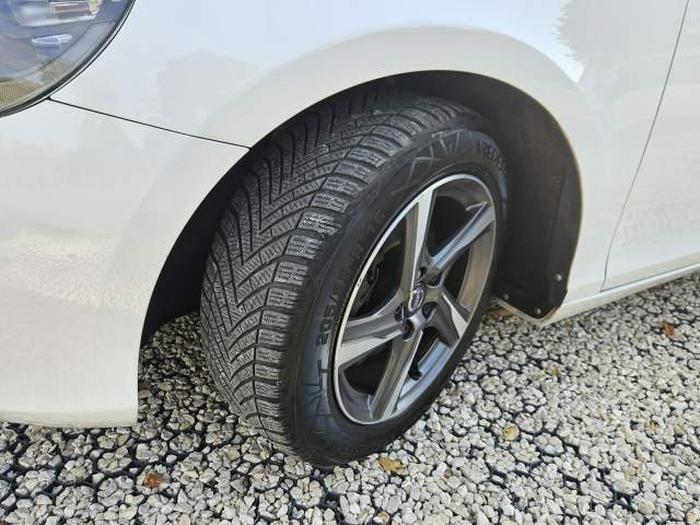 Volvo V40 II 2013 — zdjęcie 29