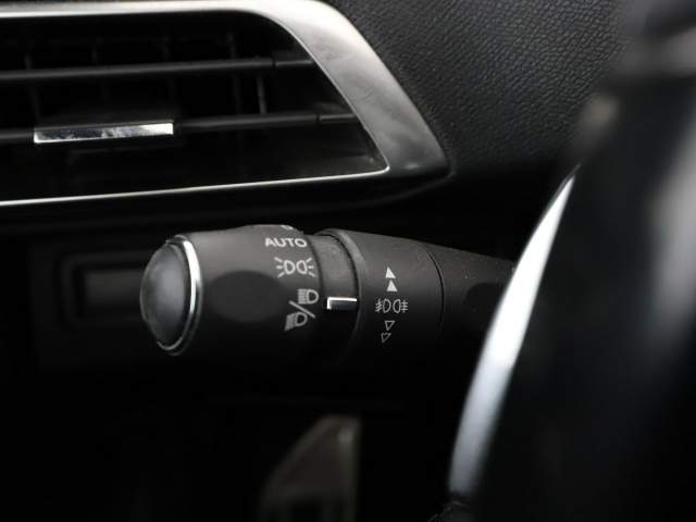 Peugeot 3008 II 2017 — zdjęcie 35