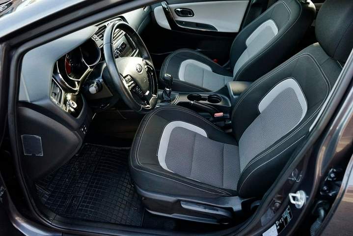 Kia Ceed II facelifting 2015 — zdjęcie 17