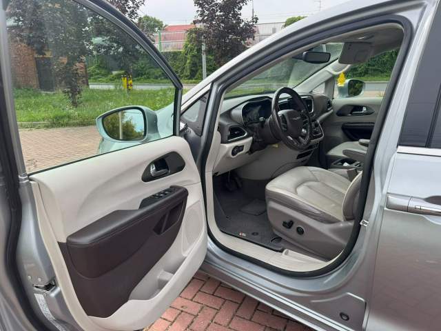Chrysler Pacifica RU 2019 — zdjęcie 8