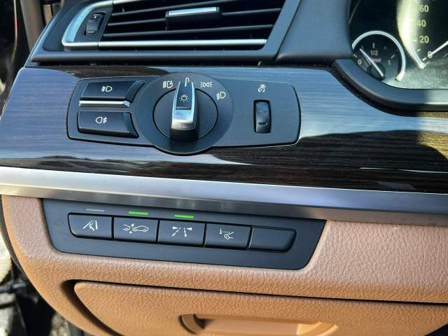 BMW 7 serii V (F01/F02/F04) 2011 — zdjęcie 14
