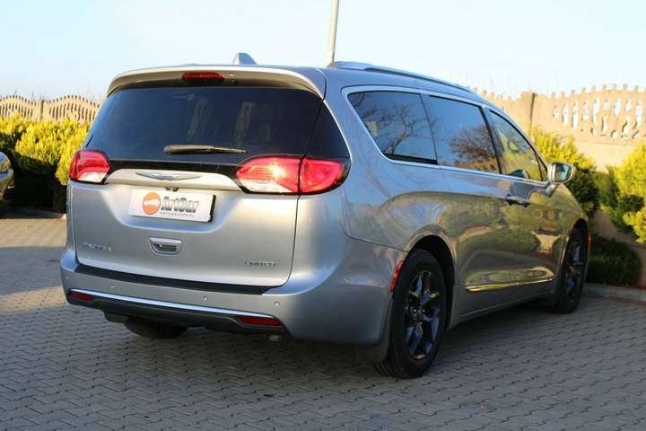 Chrysler Pacifica RU 2018 — zdjęcie 7