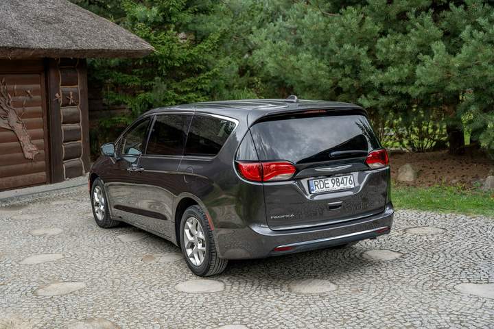 Chrysler Pacifica RU 2019 — zdjęcie 2