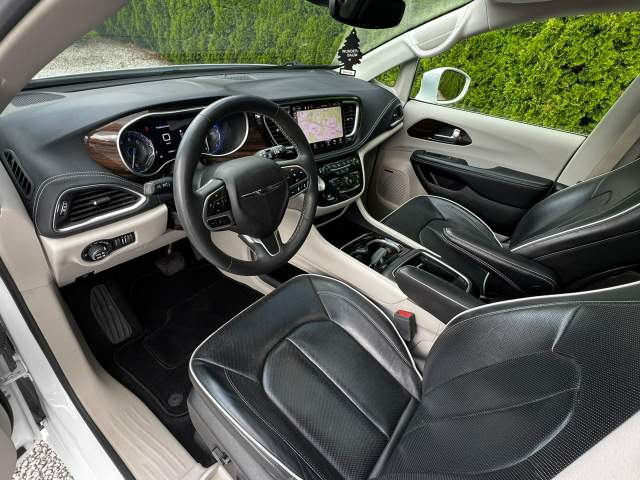 Chrysler Pacifica RU facelifting 2022 — zdjęcie 8