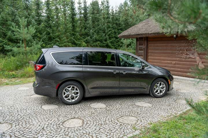 Chrysler Pacifica RU 2019 — zdjęcie 16