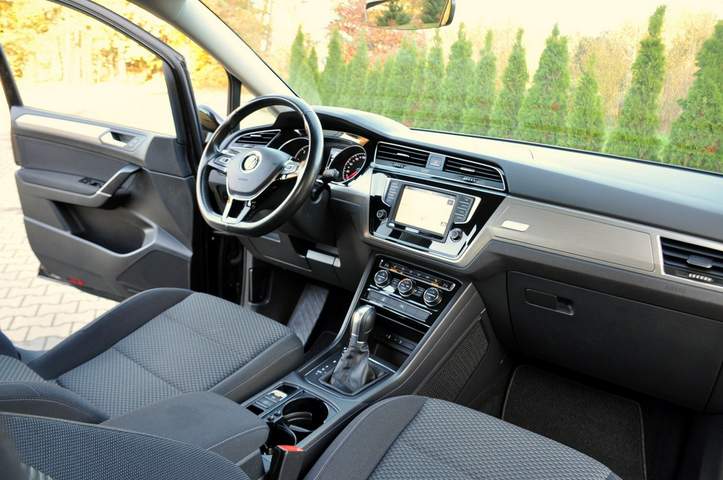 Volkswagen Touran II 2017 — zdjęcie 25