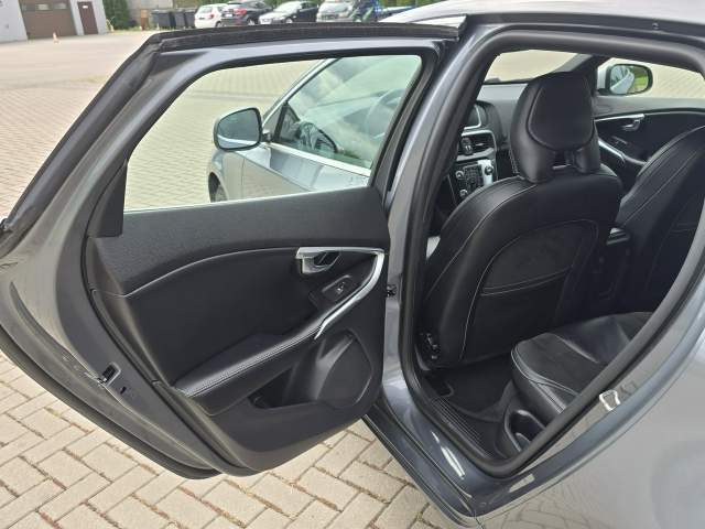 Volvo V40 II 2015 — zdjęcie 20