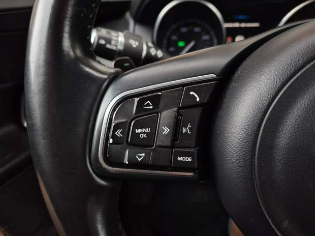 Jaguar XE I 2016 — zdjęcie 11