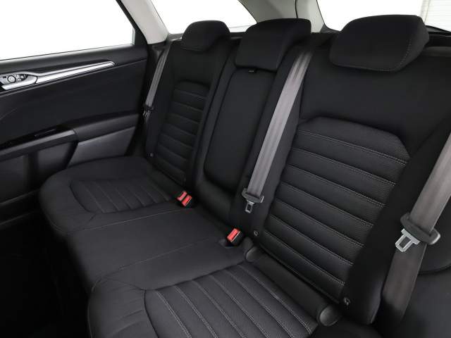 Ford Mondeo V 2018 — zdjęcie 17