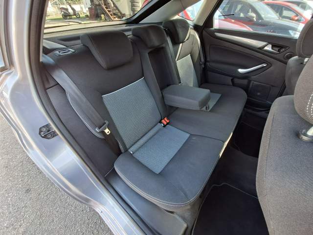 Ford Mondeo IV facelifting 2011 — zdjęcie 25