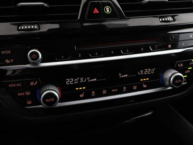 BMW 5 serii VI (F10/F11/F07) facelifting 2017 — zdjęcie 27