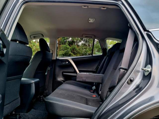 Toyota RAV4 V (XA50) 2018 — zdjęcie 10
