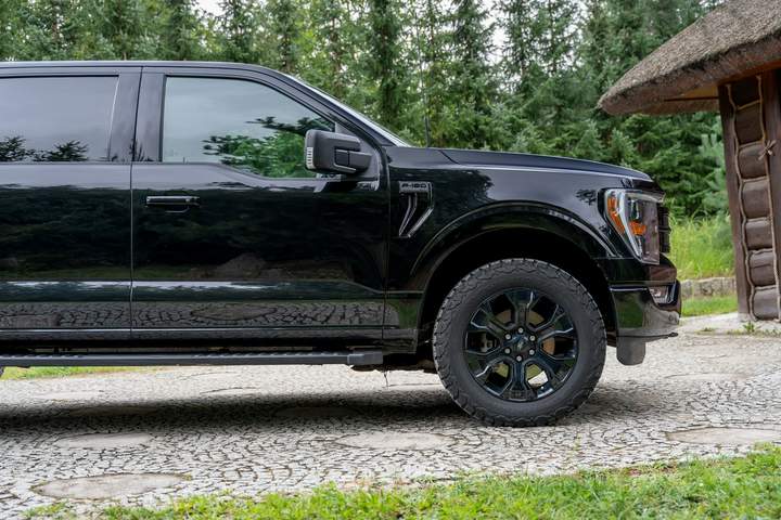 Ford F-150 XIV 2022 — zdjęcie 16