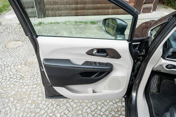 Chrysler Pacifica RU 2019 — zdjęcie 34