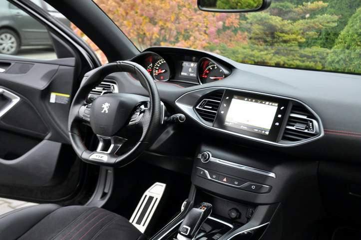Peugeot 308 II facelifting 2018 — zdjęcie 26