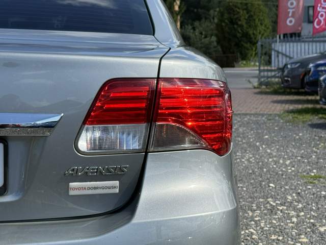 Toyota Avensis III facelifting 2013 — zdjęcie 8