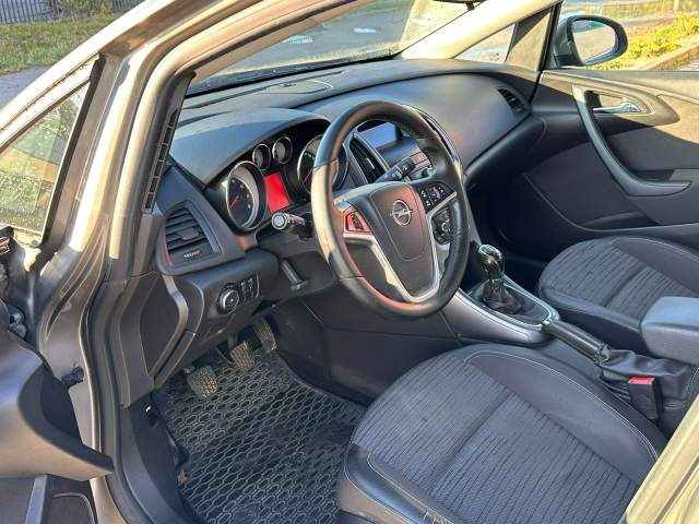 Opel Astra J facelifting 2016 — zdjęcie 12