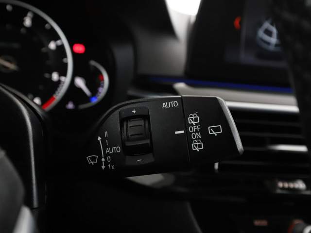 BMW 5 serii VI (F10/F11/F07) facelifting 2017 — zdjęcie 33