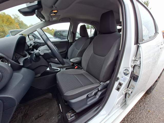 Toyota Yaris IV 2022 — zdjęcie 14