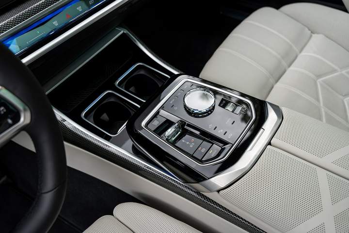 BMW 7 serii VII (G70) 2025 — zdjęcie 36