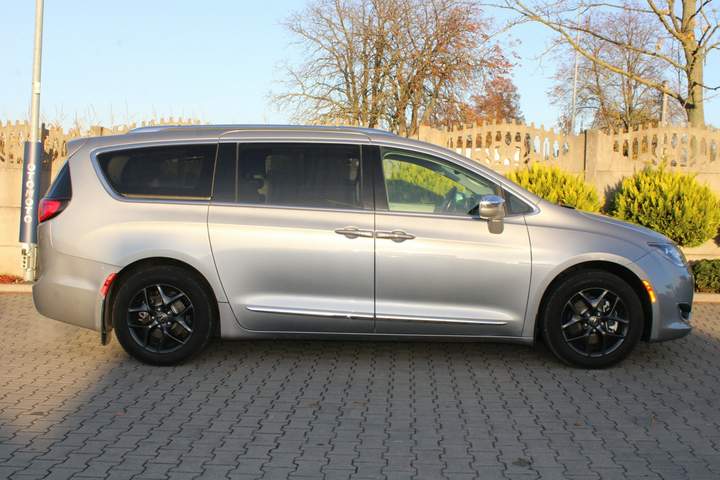 Chrysler Pacifica RU 2018 — zdjęcie 4