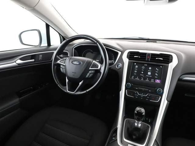 Ford Mondeo V 2018 — zdjęcie 16