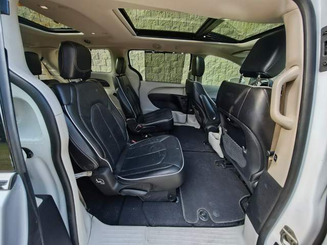 Chrysler Pacifica RU facelifting 2021 — zdjęcie 14