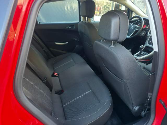 Opel Astra J 2010 — zdjęcie 9