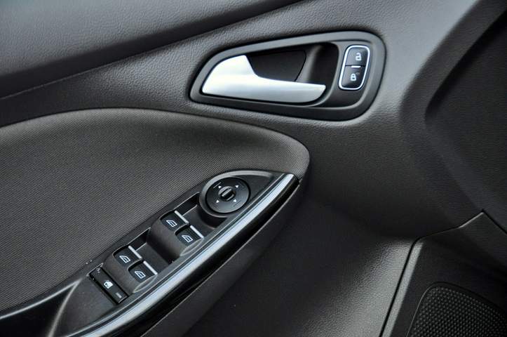 Ford Focus III facelifting 2015 — zdjęcie 36