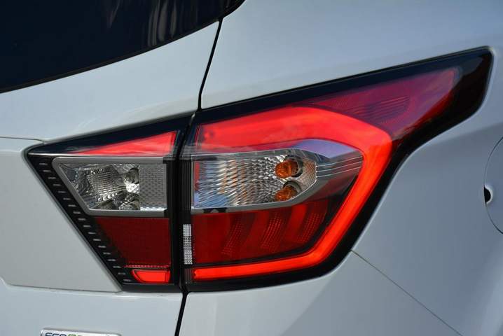 Ford Kuga II facelifting 2018 — zdjęcie 15